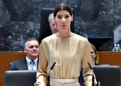 Dominika Švarc Pipan zavedena? Tako se je zagovarjala pred Golobom