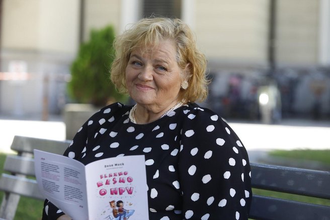Priljubljena avtorica Desa Muck o nadzorovanju slabih navad: "Čisto vsako jutro ob kavi najprej pomislim na cigareto, a je ne prižgem!"