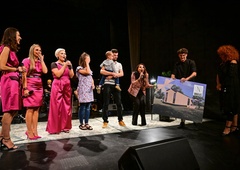 Rebeka Dremelj s skupino Bepop mladi družini podarila hišo (FOTO)