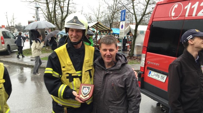 Britanski gasilci spremljajo okrevanje po poplavah v Sloveniji - slovenskim gasilcem so poslali spodbudno pismo
