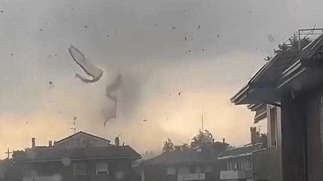 VIDEO: Pretresljivi posnetki s severa Italije: na gosto poseljenem območju divjal tornado (foto: Twitter/Nahel Belgherze/posnetek zaslona)