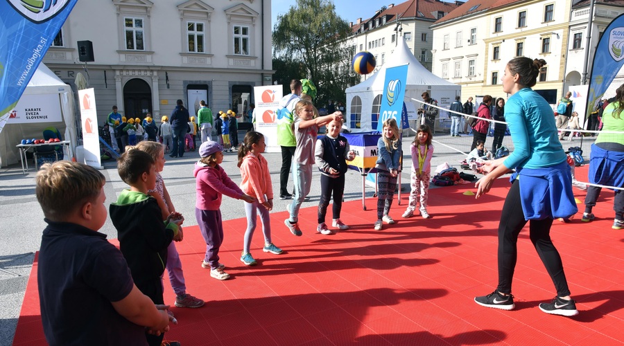 Vreme prekrižalo načrte: priljubljen dogodek v središču Ljubljane prestavljen (foto: Bobo)