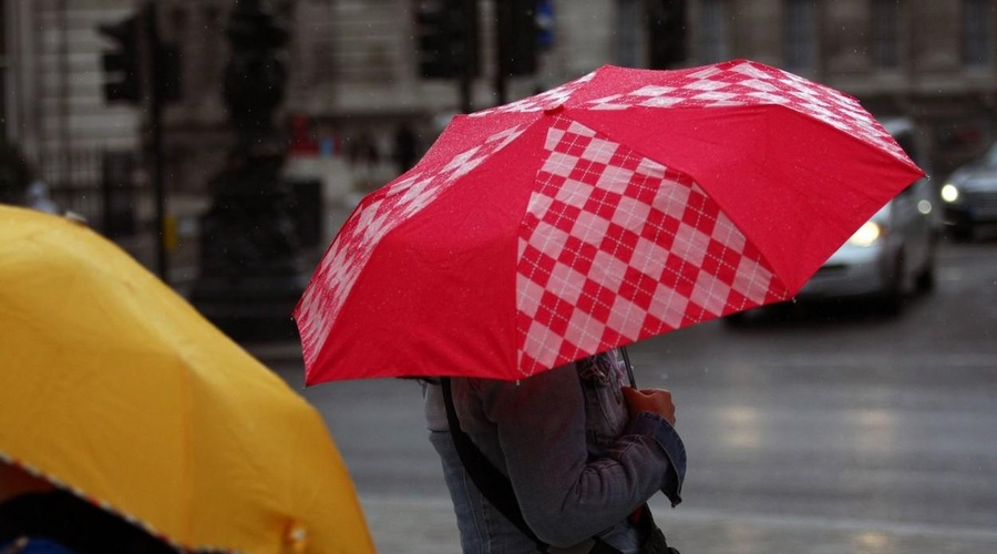 Čaka nas deževna nedelja: kdaj bomo lahko končno pospravili dežnike? (foto: Profimedia)