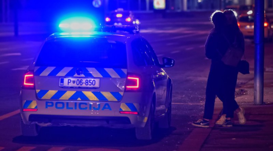 Tatinski mladostniki oropali dva gostinska lokala na Gorenjskem (policisti so jim že stopili na prste) (foto: Bobo)