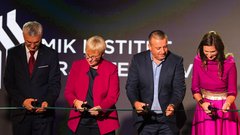 V družbi več kot 1200 obiskovalcev je zaživel eden največjih projektov za celostno kakovost bivanja v Evropi: Inštitut dr. Petra Novaka
