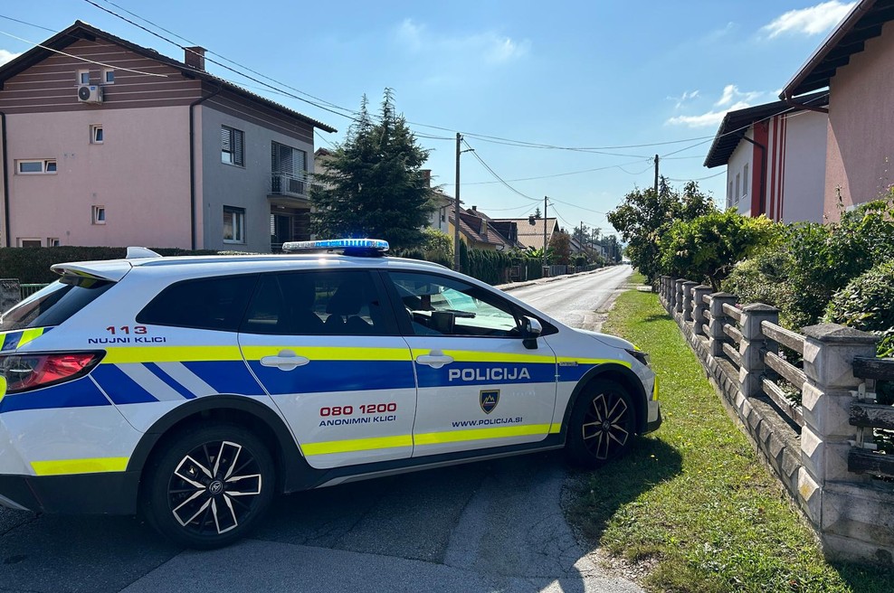Bo policija v prihodnje za nami "vohunila" po družbenih omrežjih?! Možje v modrem pojasnjujejo, da bo ... (foto: Bobo)
