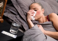 Ko nagaja zamašen nos: to je najboljši položaj za spanje ob prehladu