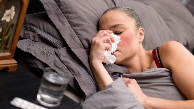Ko nagaja zamašen nos: to je najboljši položaj za spanje ob prehladu (foto: Profimedia)
