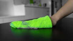 Kako se znebiti prahu? Preizkusite osupljiv trik, ki ga uporabljajo luksuzni hoteli