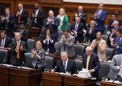 Kakšna blamaža uglednega politika! Javno hvalil "vojnega veterana", izkazalo pa se je, da gre za ...