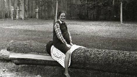 Šokantni načini rojevanja pri nas v 19. stoletju: večina Slovenk je rodila ob pomoči starejših žensk