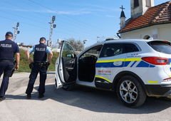 Policija Golobu: "Ni vam mar za prihodnost Slovenije in za varnost državljanov"