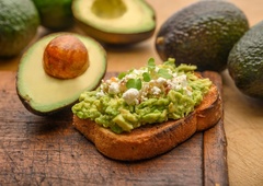 Imate radi avokado in je pogosto na vašem jedilniku? Dobro je vedeti, kaj se pravzaprav dogaja z vašim telesom (morda vas to preseneti)