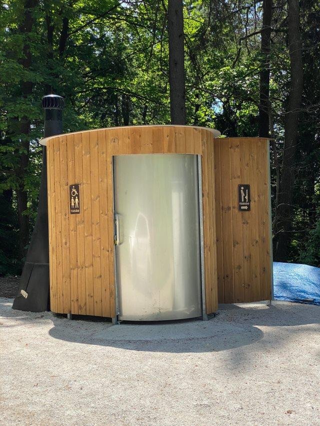 Javno stranišče v živalskem vrtu.