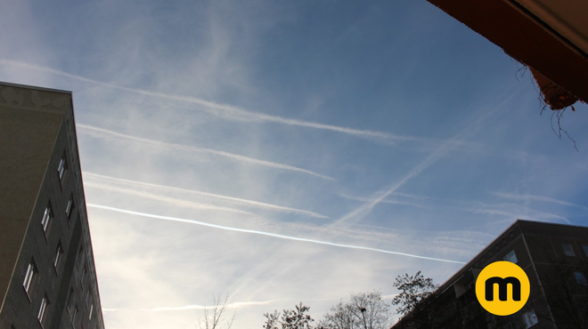 Chemtrails: zakaj teorija zarote o kemičnih sledeh ne pije vode? Razlaga nastanka letalskih sledi na nebu je nadvse preprosta (foto: Profimedia)