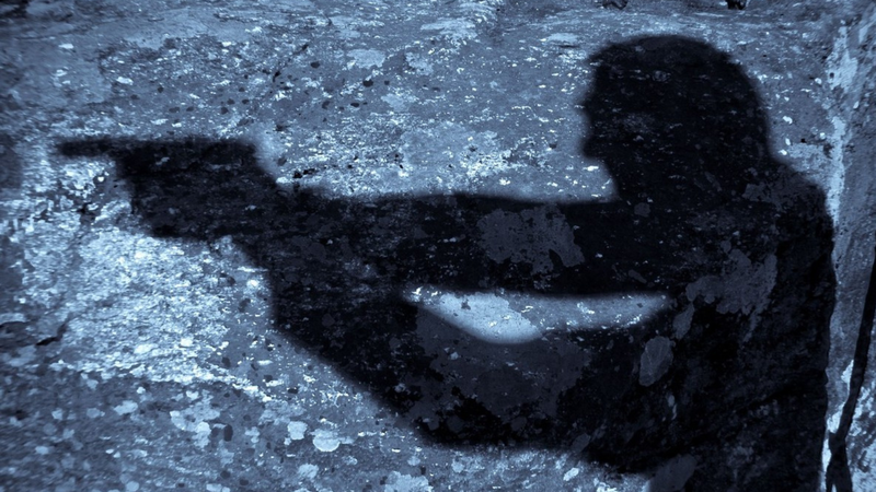 Grozljiv strelski napad - mladoletnik pred srednjo šolo ranil kar 11 dijakov!