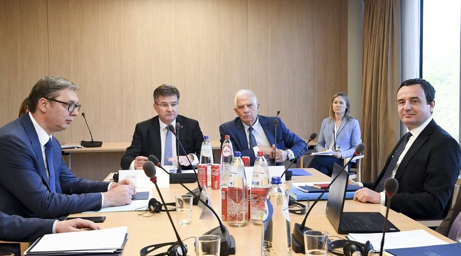 Nevarna igra Vučića in Kurtija: "Ljudje brez kalibra in brez idej nam govorijo črno-belo resnico" (foto: Profimedia)