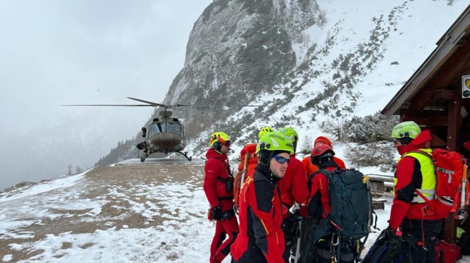 Poskus uboja? Plaz na Mali Mojstrovki zasul sedem ljudi, policisti ugotovili, da ga je nekdo sprožil namerno (imamo podrobnosti) (foto: GRZS/posnetek zaslona)