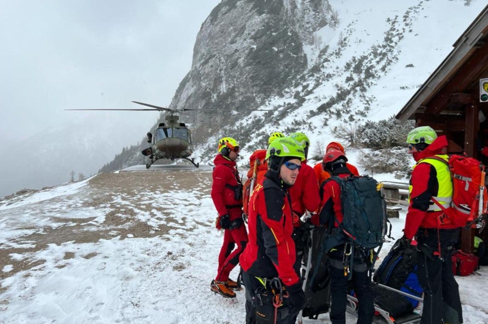 Poskus uboja? Plaz na Mali Mojstrovki zasul sedem ljudi, policisti ugotovili, da ga je nekdo sprožil namerno (imamo podrobnosti) (foto: GRZS/posnetek zaslona)