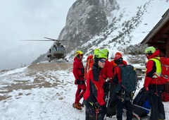Poskus uboja? Plaz na Mali Mojstrovki zasul sedem ljudi, policisti ugotovili, da ga je nekdo sprožil namerno (imamo podrobnosti)