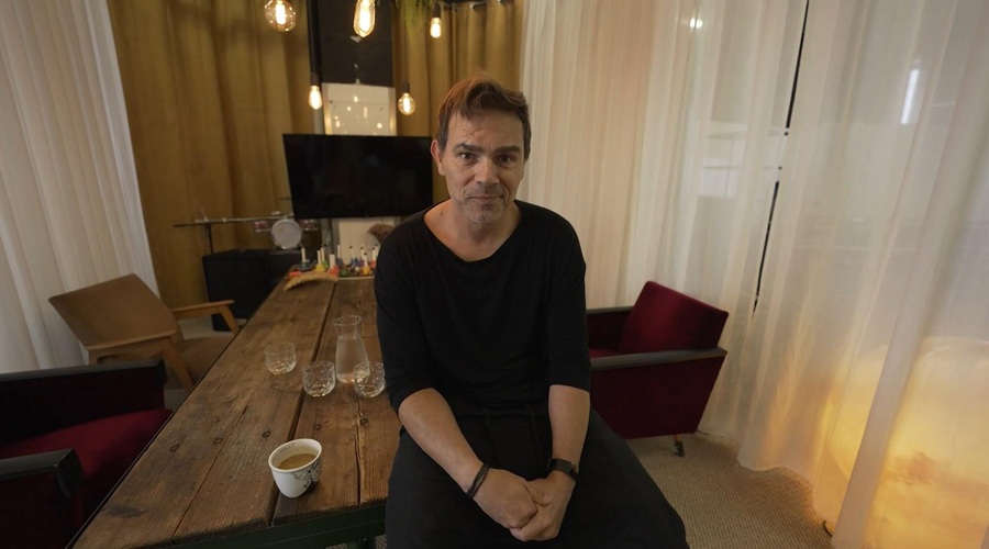 Lado Bizovičar še nikoli tako iskreno o očetovstvu in o tem, kako sta ga hčerki spremenili (foto: 24ur.com/posnetek zaslona)
