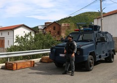 Na Kosovu je spet vroče: posebna protiteroristična enota vdrla v klinični center v Kosovski Mitrovici