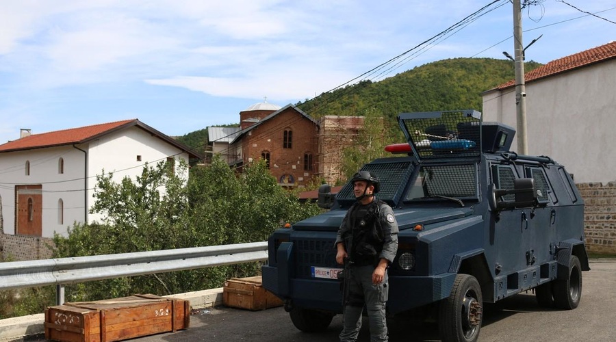 Na Kosovu je spet vroče: posebna protiteroristična enota vdrla v klinični center v Kosovski Mitrovici (foto: Profimedia)