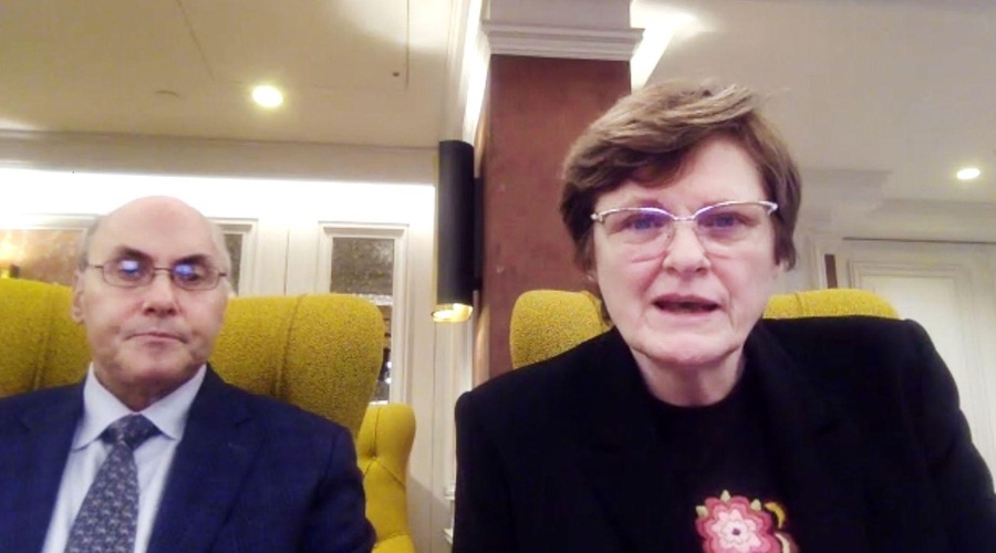 Nobelova nagrada za medicino v roke znanstvenikoma, ki sta pomagala pri razvoju cepiv proti covidu-19 (foto: Profimedia)