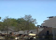 Tragedija: med mašo se je zrušila streha cerkve, devet ljudi je umrlo, med ujetimi tudi otroci (VIDEO)