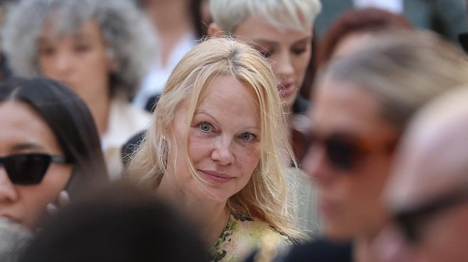 Pamela Anderson v javnosti šokirala brez ličil: bi jo sploh prepoznali?  (FOTO) (foto: Profimedia)