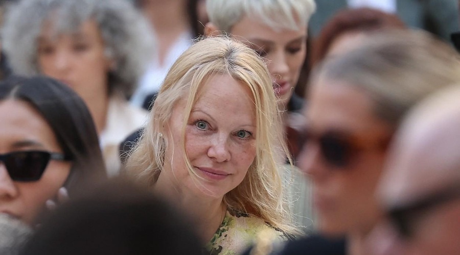 Pamela Anderson v javnosti šokirala brez ličil: bi jo sploh prepoznali?  (FOTO) (foto: Profimedia)