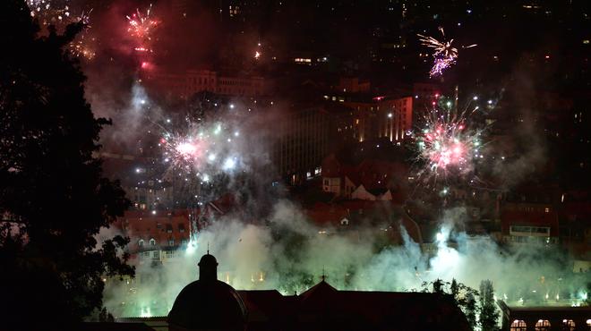 Ljubljana zasijala v zeleni barvi: slišalo se je glasno navijanje in bučen ognjemet (foto: Bobo)