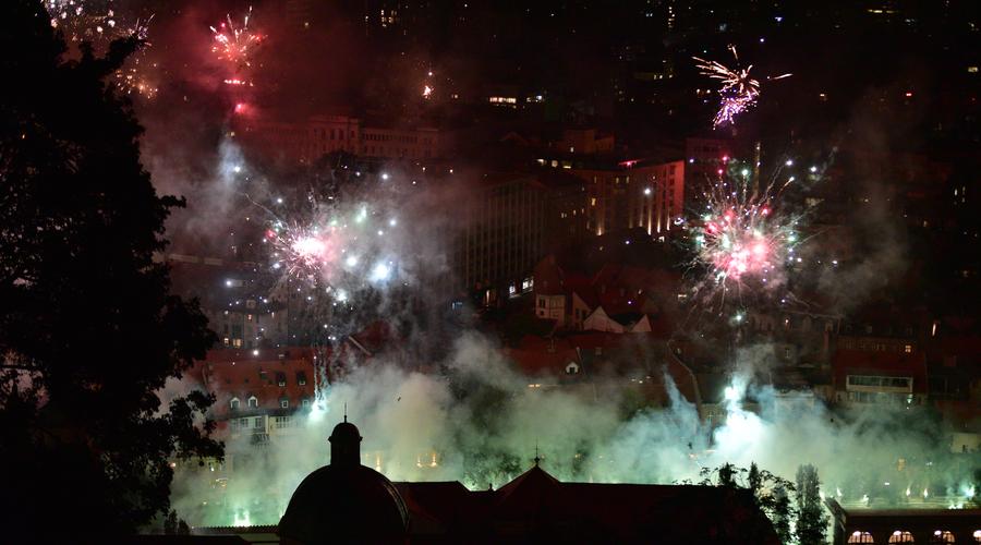 Ljubljana zasijala v zeleni barvi: slišalo se je glasno navijanje in bučen ognjemet (foto: Bobo)