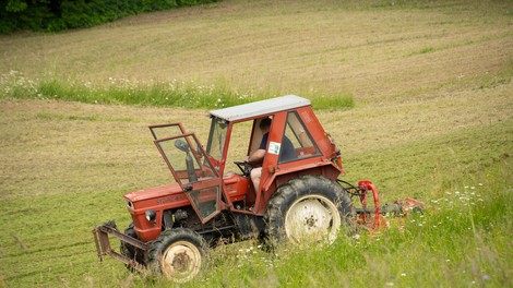 Tragedija na njivi, kmetu žal ni bilo več pomoči