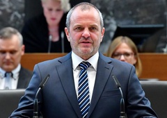 Uroš Brežan prišel, prebral izjavo, se izognil novinarjem in odšel: "Razumem, da Golob želi nekoga, ki ..."