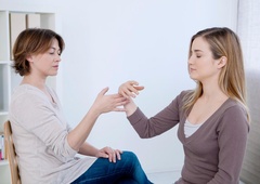 Hipnoza: predajanje čarodejem ali pripomoček za izboljšanje zdravja?