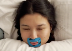 Vam lepilni trak za usta res lahko pomaga pri boljšem spancu? (Viralni trend, ob katerem strokovnjaki zmajujejo z glavo)