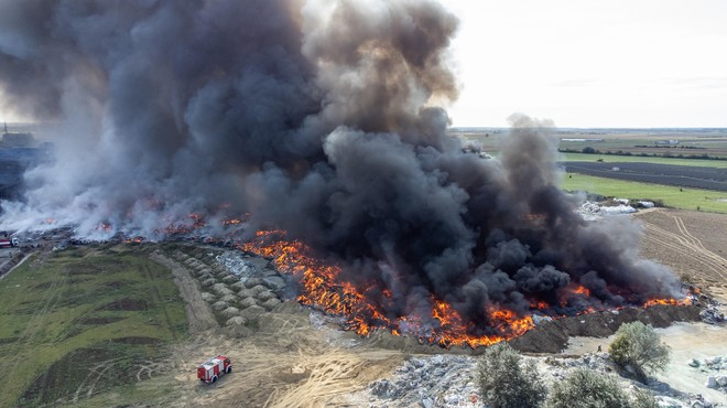 Požar v Osijeku: lokalne oblasti pozivajo k razglasitvi ekološke katastrofe (foto: Bobo)