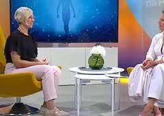 To se je zgodilo znani slovenski TV-voditeljici med vodenjem oddaje. Naježila se vam bo koža