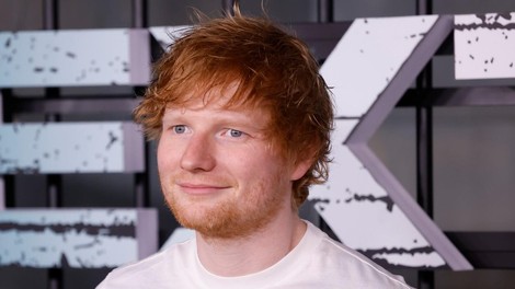 Ed Sheeran razkril, zakaj je na svojem dvorišču zgradil grobnico (razlog je žalosten)