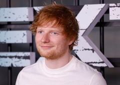 Ed Sheeran razkril, zakaj je na svojem dvorišču zgradil grobnico (razlog je žalosten)