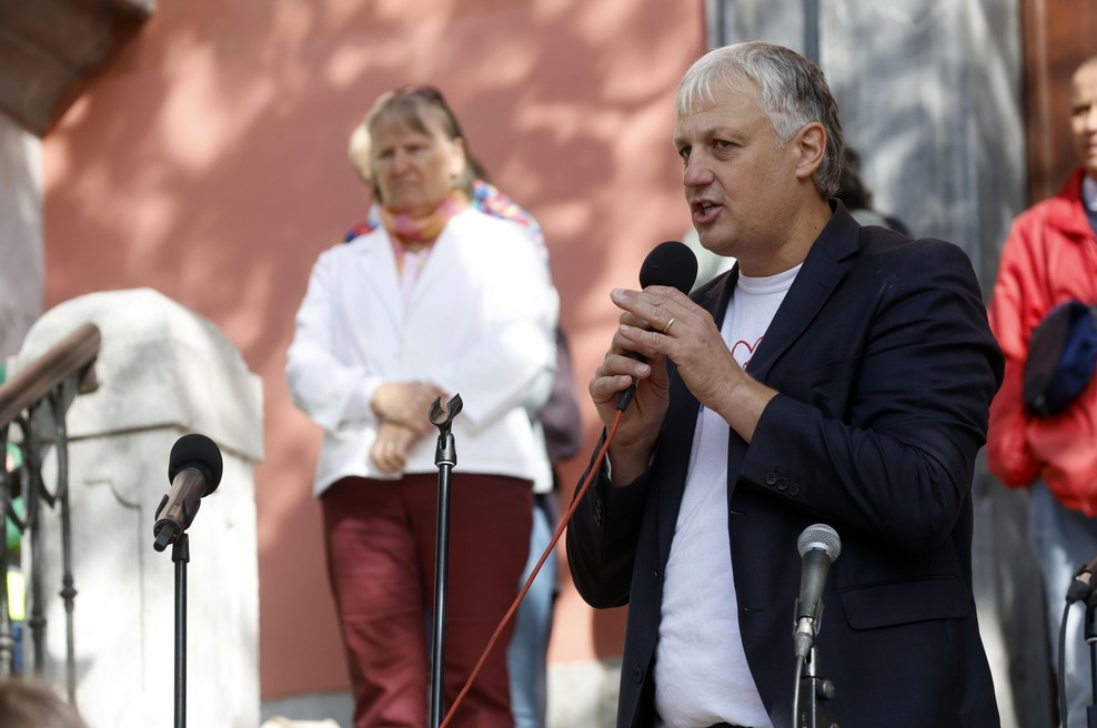 Desni politični pol bije novo bitko: tokrat jih je zmotil ... božič (za kaj gre?) (foto: Borut Živulovič/Bobo)