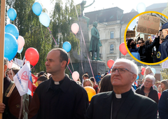 FOTO: V središču Ljubljane so se zbrali tako zagovorniki kot nasprotniki pravice do splava
