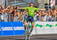 Matej Mohorič je ciljno črto prečkal sam in stopil na vrh stopničk!