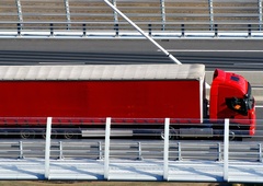 V Franciji prijeli Slovenca, v zaporu bo sedel več let: v tovornjaku je med oblačili prevažal ...