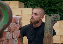 Kmetija: Marcel poniževalen do žensk, čaka ga delo v kuhinji