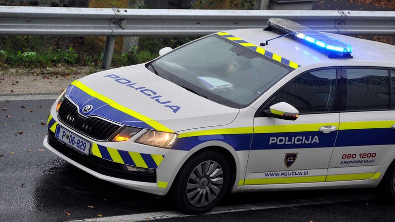 Kranjski policisti osupnili, ko so ustavili neregistriran avtomobil: za volanom je sedel ...