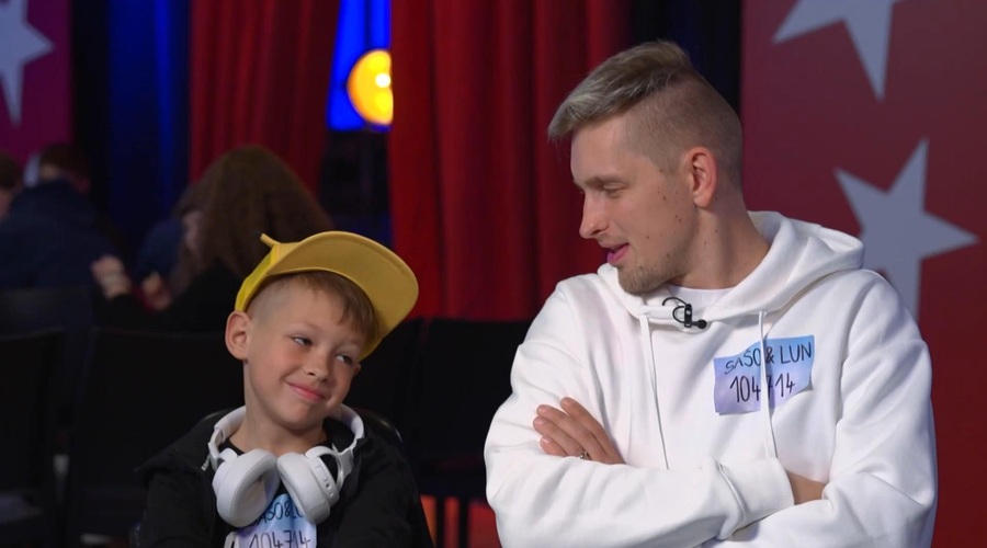 SIT: Gledalce navdušila raperja oče Sašo in sin Lun. Ste vedeli, da je sedemletnik zvezda na YouTubu? (foto: Voyo/posnetek zaslona)