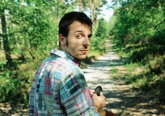 Med umirjenim sprehodom po gozdu je Slovenec zaslišal strašljivo tuljenje, sledil je šok