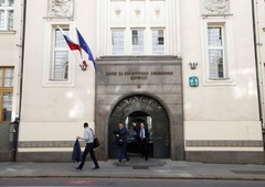 Veste, kam se obrniti po informacije o zdravstvu? Zavod za zdravstveno zavarovanje bo optimiziral komunikacijo s strankami